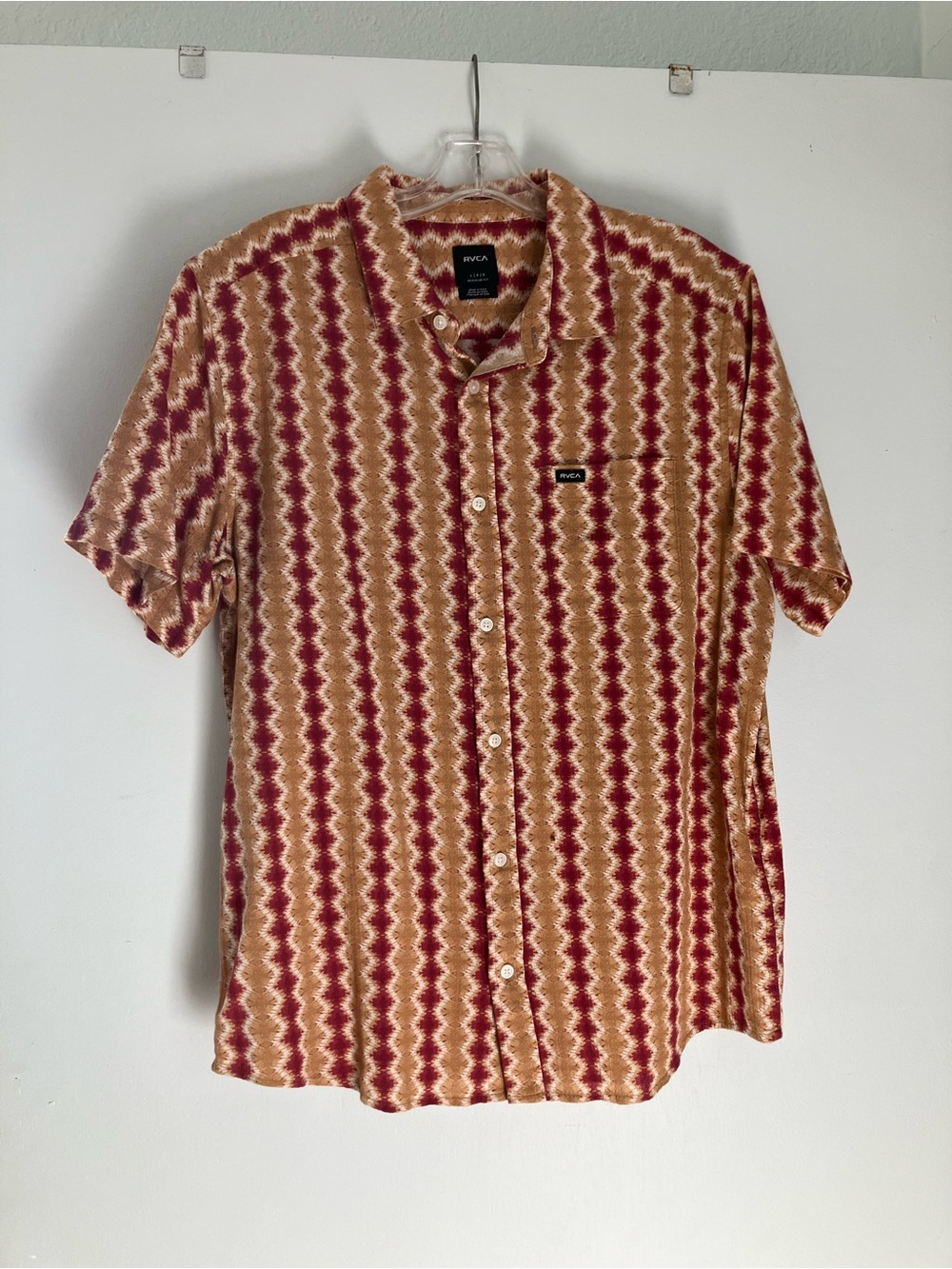 RVCA Men's Short Sleeve Button-Down Shirt with Zigzag Print; 100% Cotton